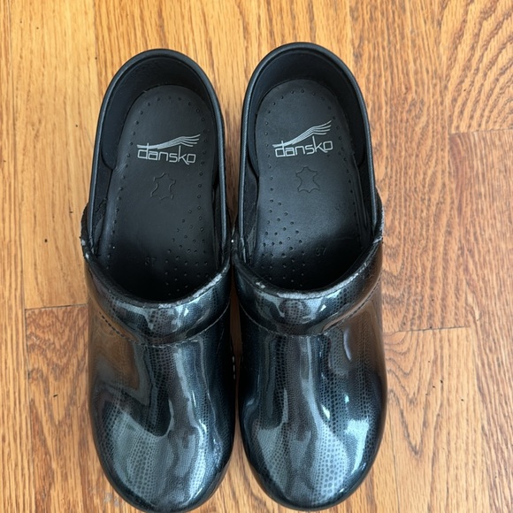 Dansko clog black with grey print - Picture 11 of 11
